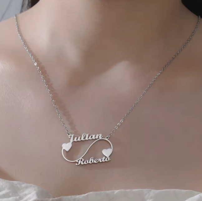 Personalisierbare Infinity-Halskette mit Herz